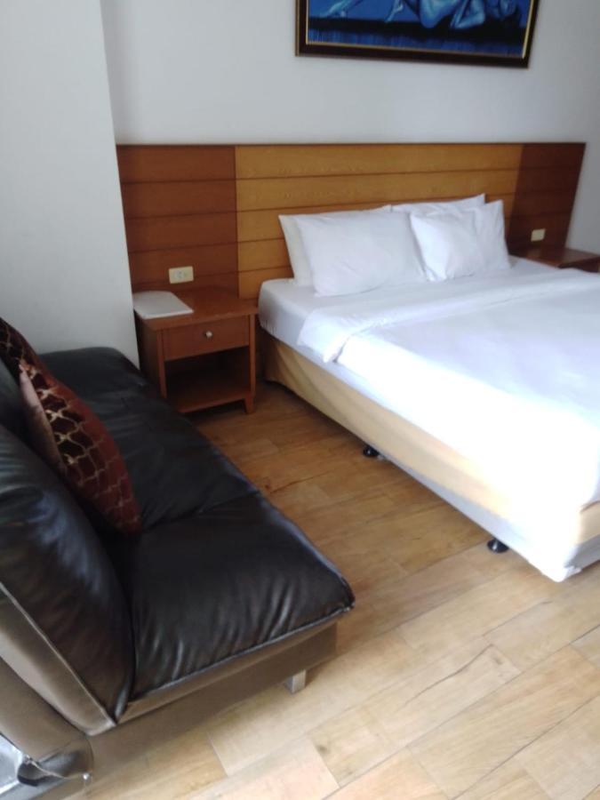 View Talay 6 Suite Apartments Pattaya Exteriör bild
