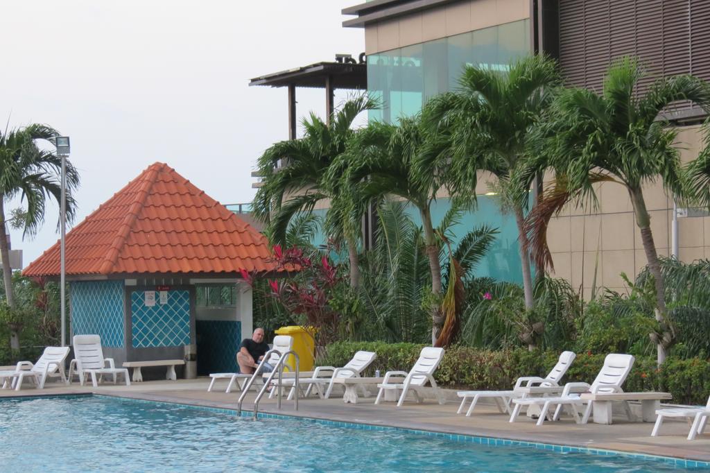 View Talay 6 Suite Apartments Pattaya Exteriör bild