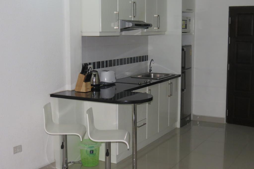 View Talay 6 Suite Apartments Pattaya Exteriör bild