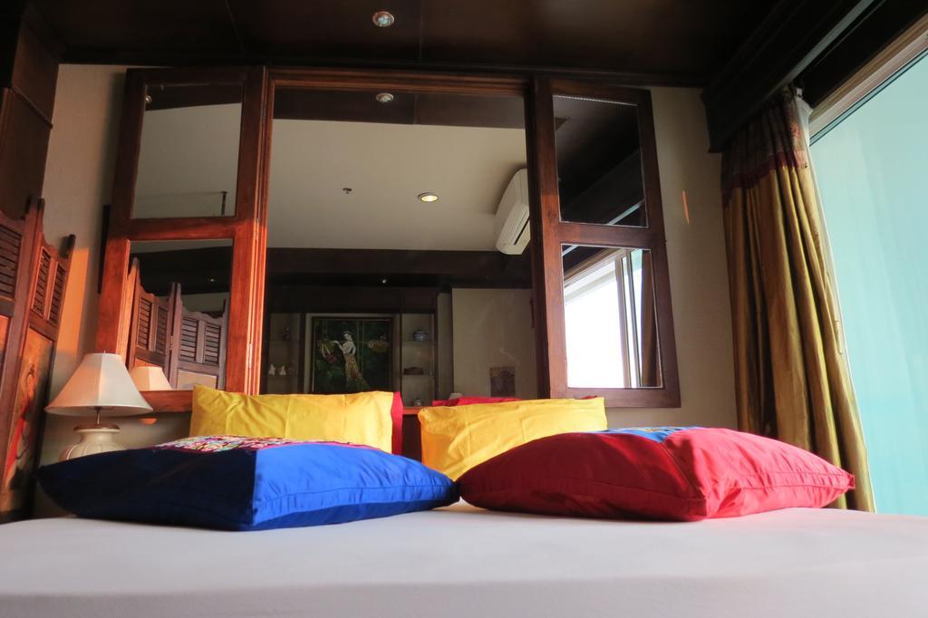 View Talay 6 Suite Apartments Pattaya Exteriör bild